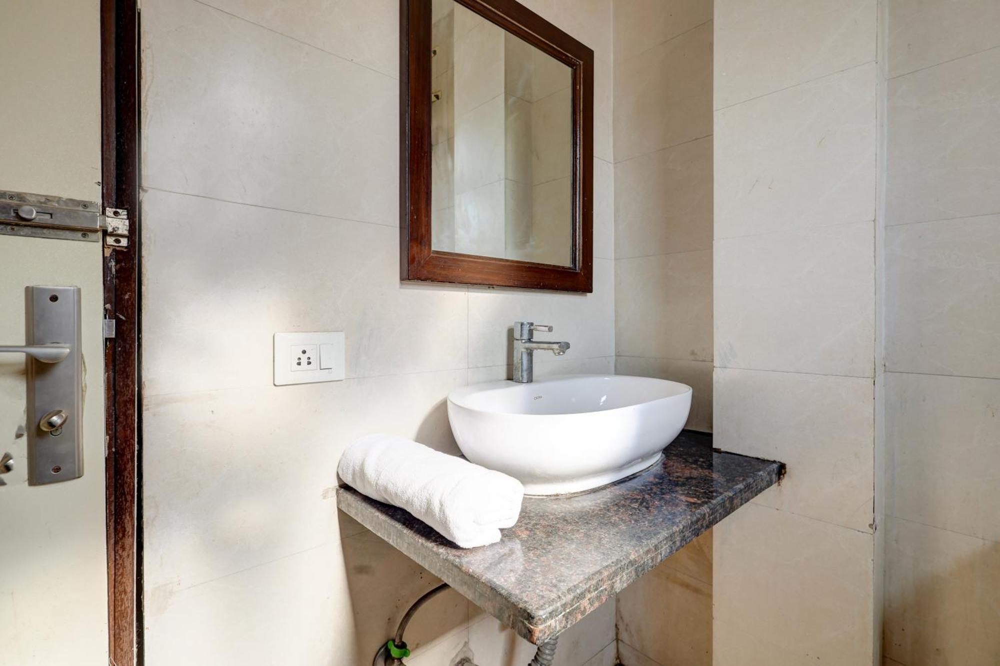 Hotel Aron By The Premium Villa Yeni Delhi Dış mekan fotoğraf